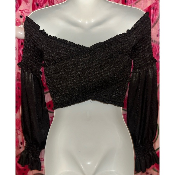 🖤 2 for $15 Smocked Off-Shoulder Crop Top with Puff Sleeves - Picture 5 of 6